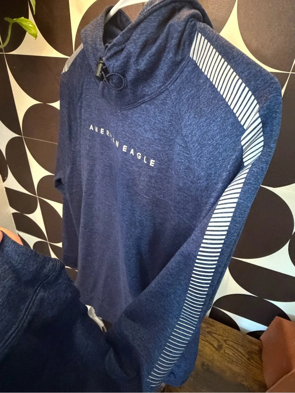 AE Men’s Performance Pullover Hoodie | men’s medium